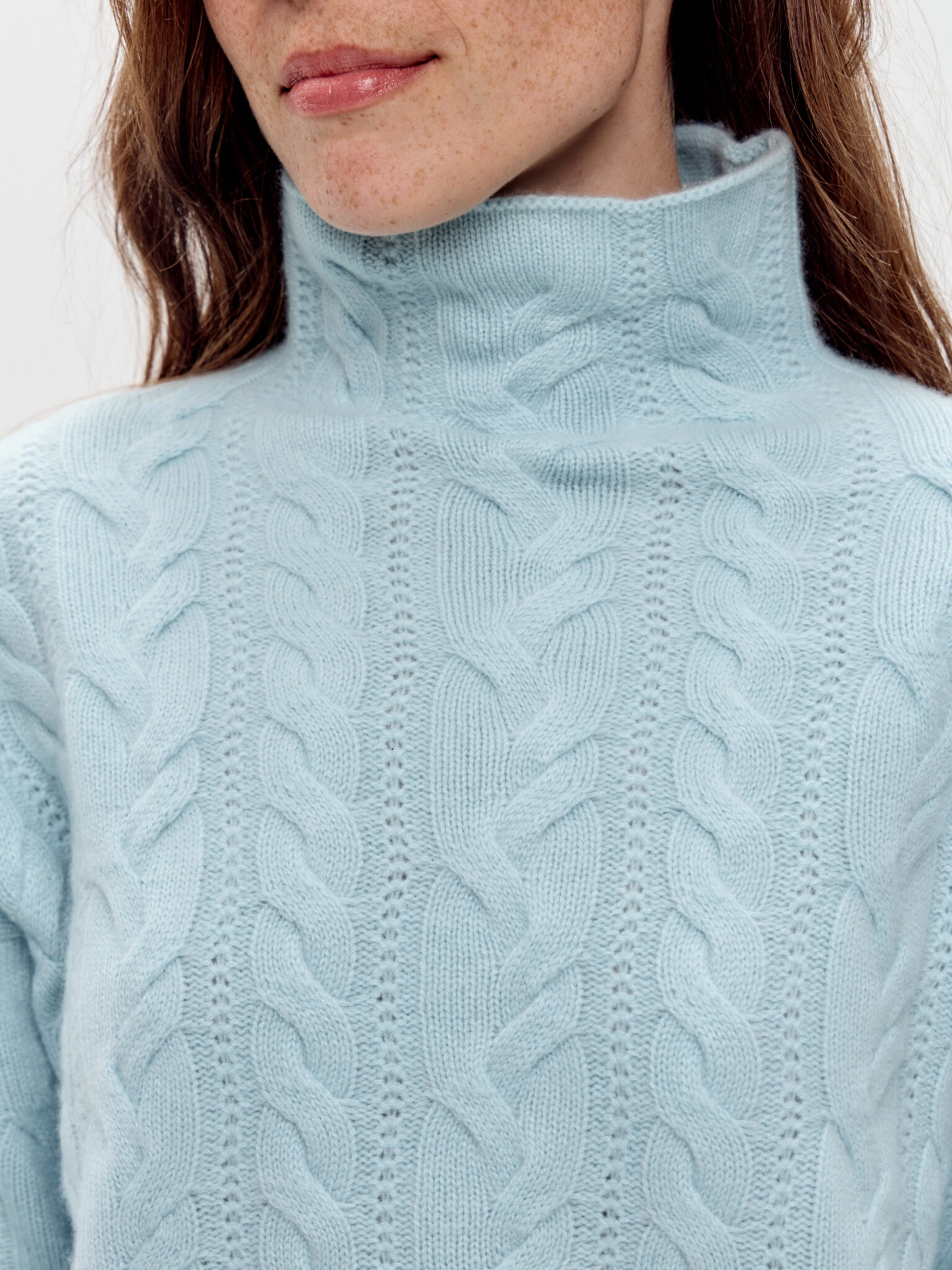 Кашемировый свитер с косами