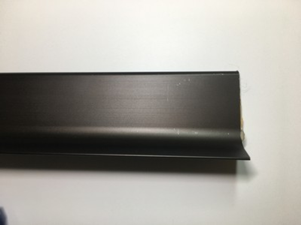 Q63  Плинтус алюм. 40мм "Eff" 2,7м BRAZ (корич. мат.) самокл. 40*17мм анод.