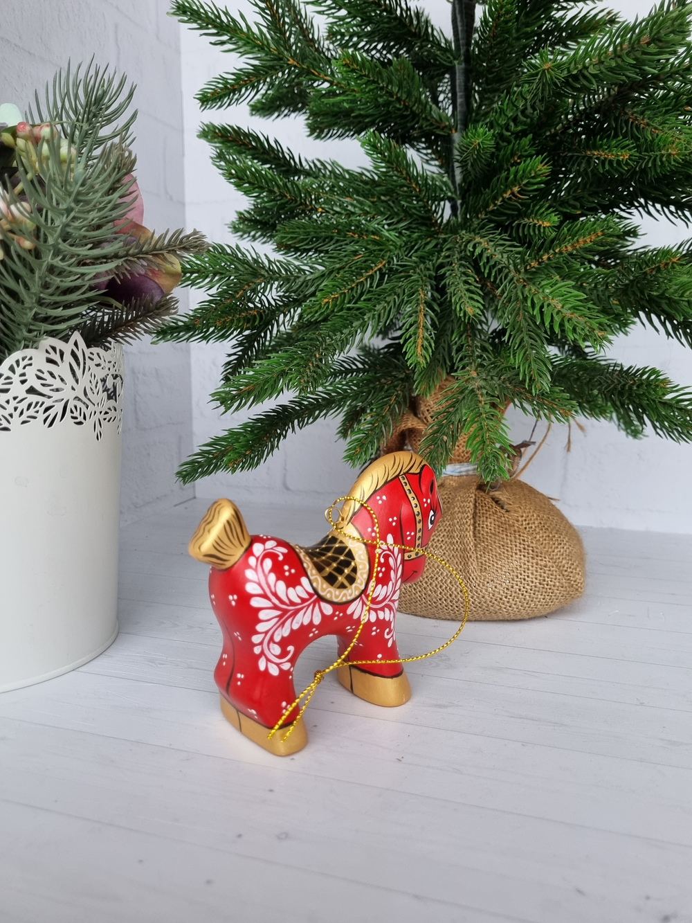Конь-Огонь ёлочная игрушка из фарфора
