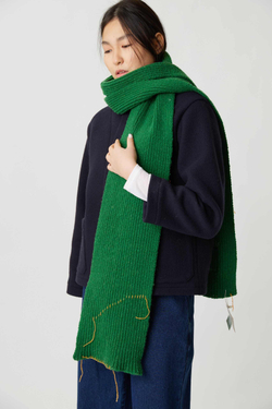 Шарф зелёный "ВСЁ ТУТ" УСТА К УСТАМ + "Полторы комнаты"