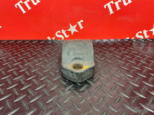 Скоба стабилизатора заднего