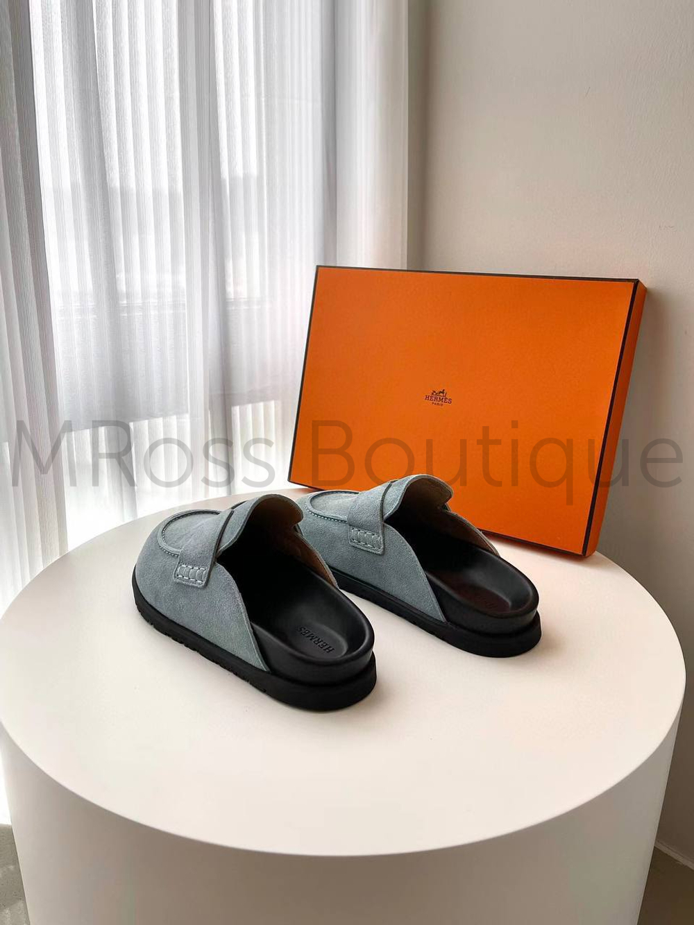Женские мюли Hermes в голубом цвете из замши