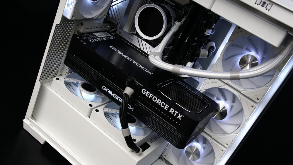 Ryzen 7 7800X3D + RX 9070 16Gb