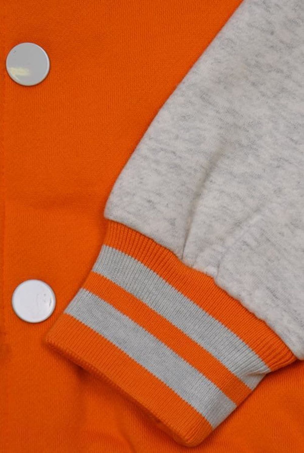 Бомбер оранжевый фото рукав