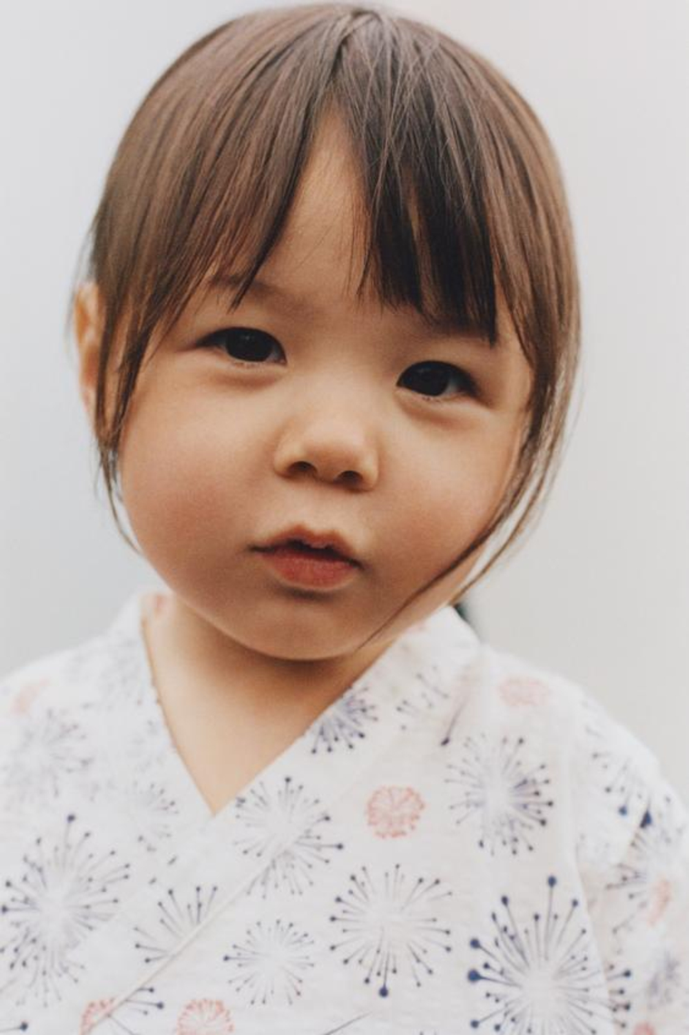 ZARA КОМПЛЕКТ ИЗ КИМОНО И ШОРТОВ-БЕРМУДОВ С ПРИНТОМ, ЭКРЮ