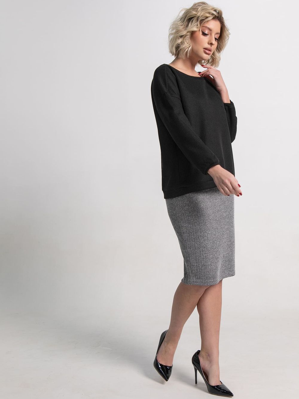 Костюм с юбкой Совершенство форм (черно-серый) К15292-10М LT Collection