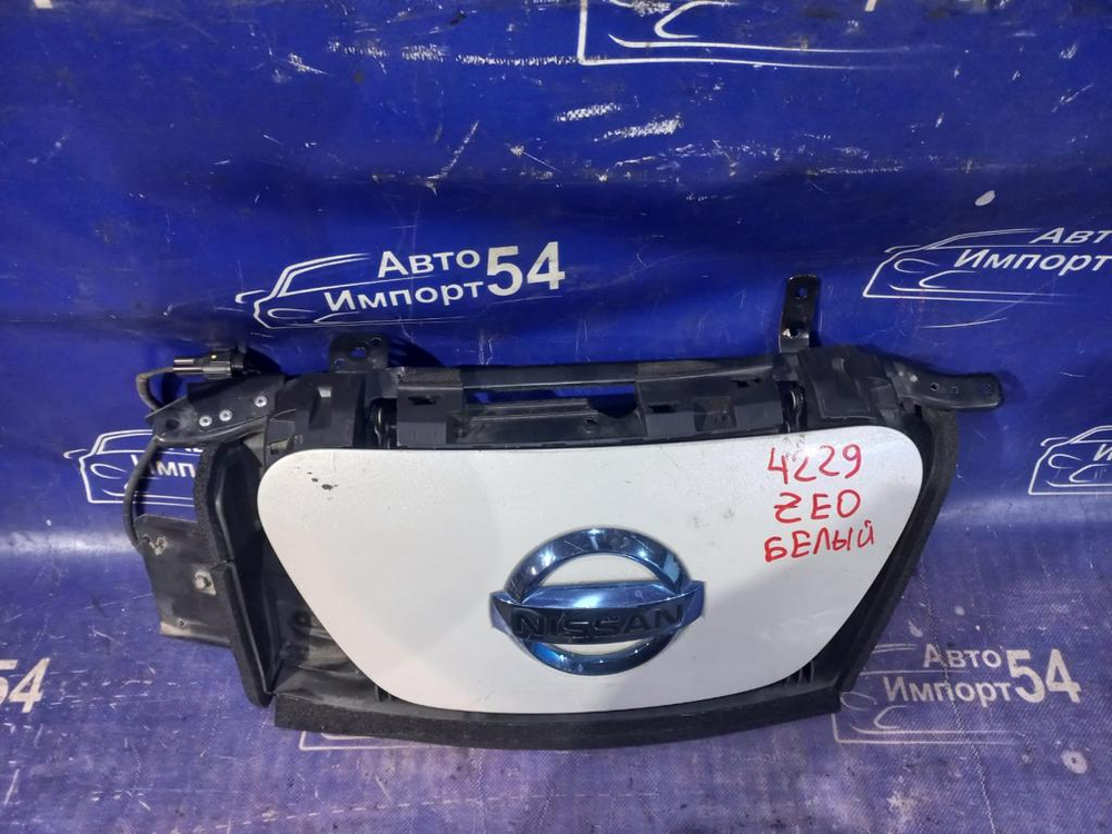 Лючок бензобака NISSAN LEAF 2009-2017