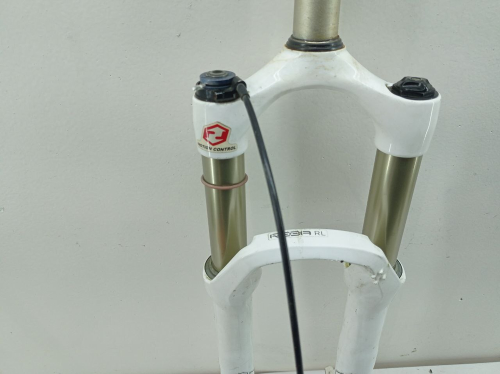 Вилка велосипеда RockShox REBA RL