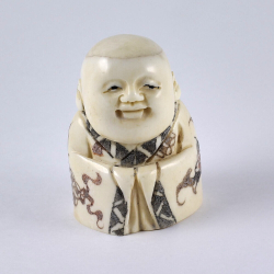 Нэцкэ Мальчик Карако в кимоно