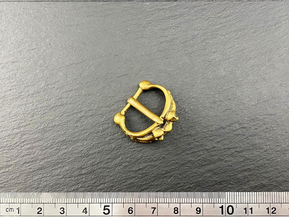 Пряжка. Англия, 11-12 век.