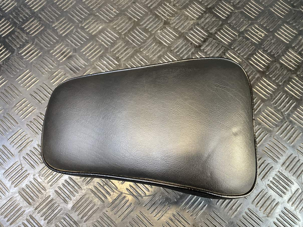 Сиденье пассажирское Suzuki Intruder VS750 VR51A