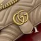 Стеганая мини-сумка Gucci GG Marmont бежевый