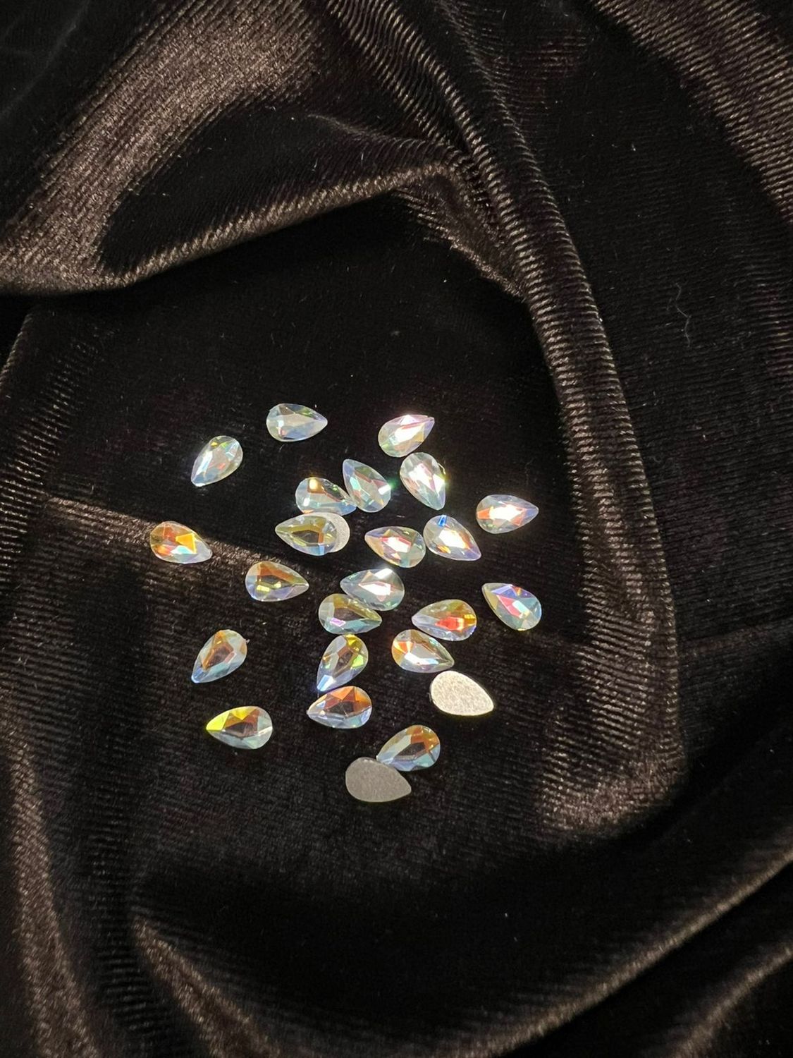 Стеклянные стразы  (5,5*8мм) 25шт, цвет галография с желтым