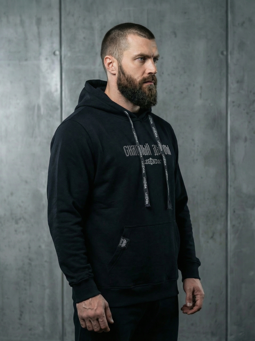 Толстовка с капюшоном и карманом кенгуру мужская LEGENDA Logo Сильный духом черная