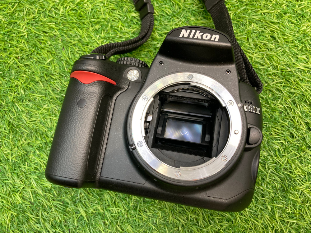 Nikon D5000 kit 18-55mm 2.400 кадров