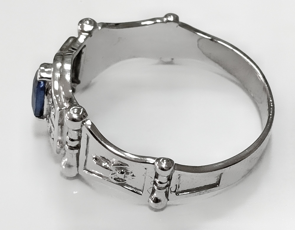 Ювелирное кольцо из серебра