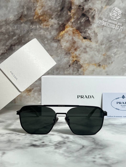 Солнечные очки Prada