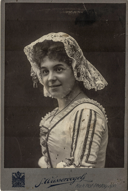 Серия студийных фотопортретов. Австро-Венгерская Империя. Конец XIX – начало XX века.