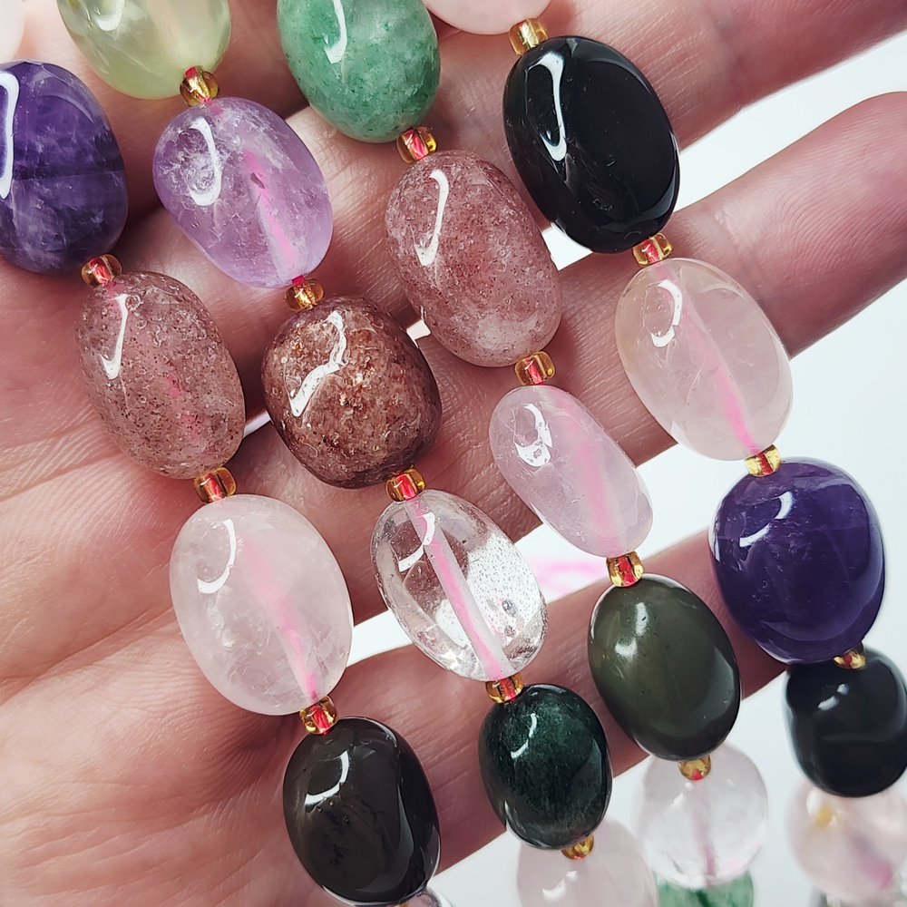 Микс кварцев, крупная галтовка, 12-15 мм, камни овалы, цена за нить 12.5 - 13 см (1/3 нити)