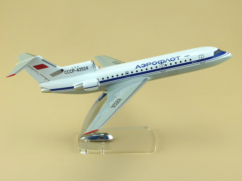 Модель самолета Як-42 (М1:100 Аэрофлот СССР-42524)