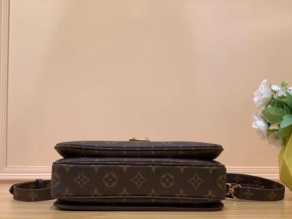 Сумка Louis Vuitton Pochette Metis темно-коричневый