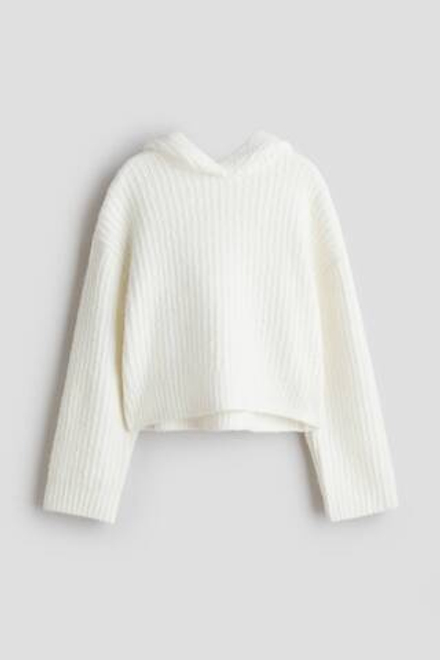 H&M Свитер в рубчик с капюшоном, белый