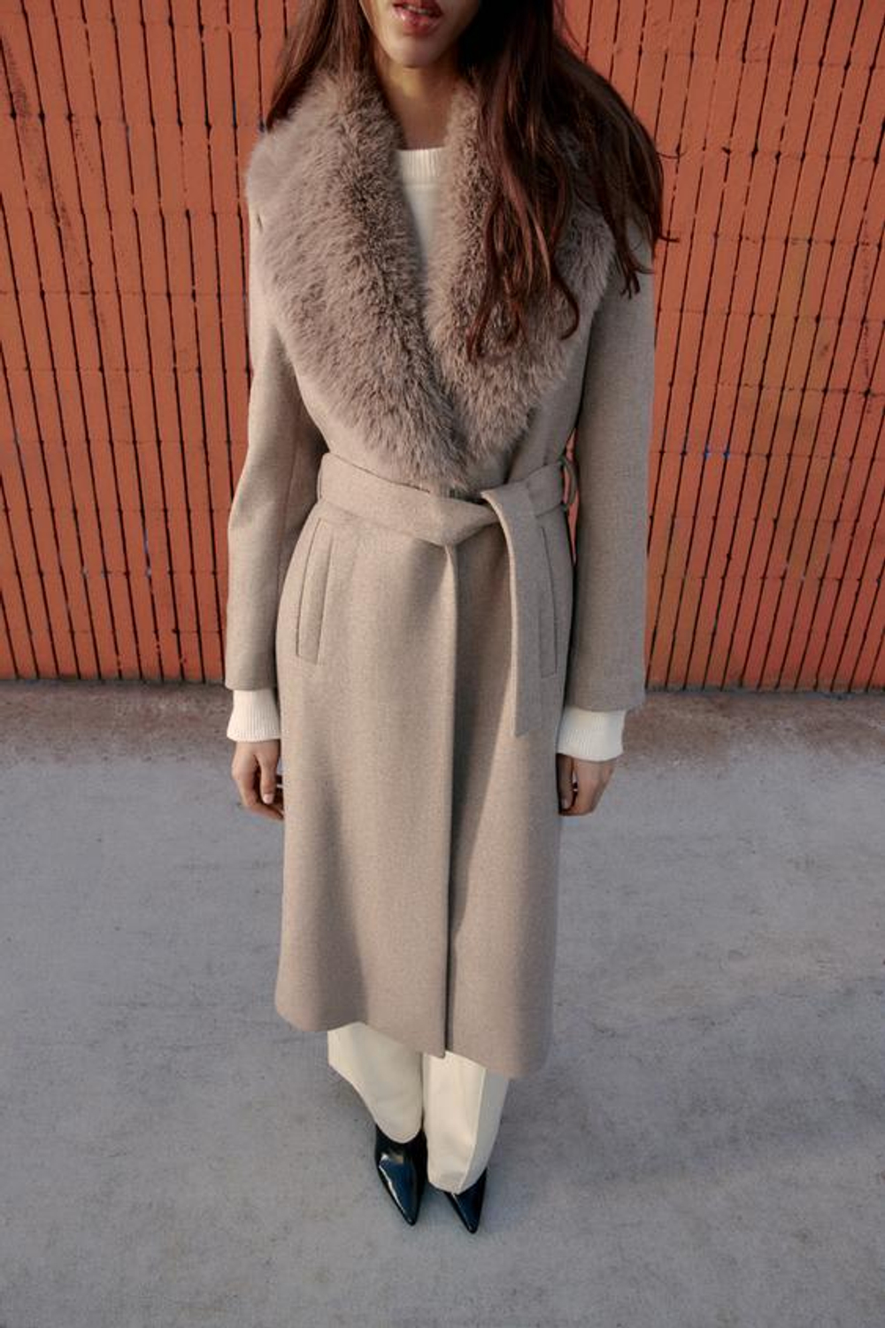 Шерстяной пальто с искусственным меховым воротником - ZARA