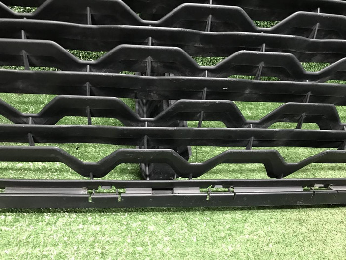 Решетка переднего бампера Renault Duster 2 (20-нв)