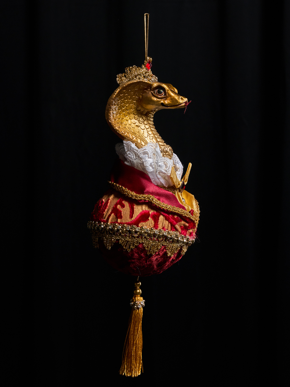 Елочная игрушка Змея на шаре 10х30см ChristmasDeLuxe красная