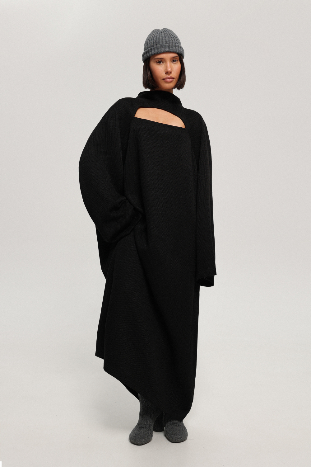 Платье с вырезом на груди макси