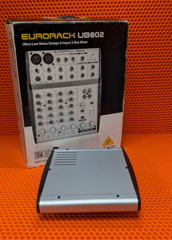 Микшерный пульт Behringer EURORACK UB802