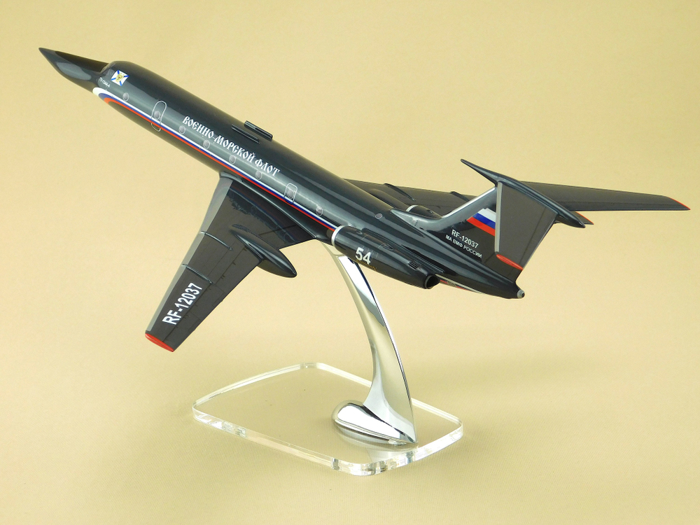 Модель самолета Ту-134 УБЛ (М1:100, ВМФ России, RF-12037, 54)