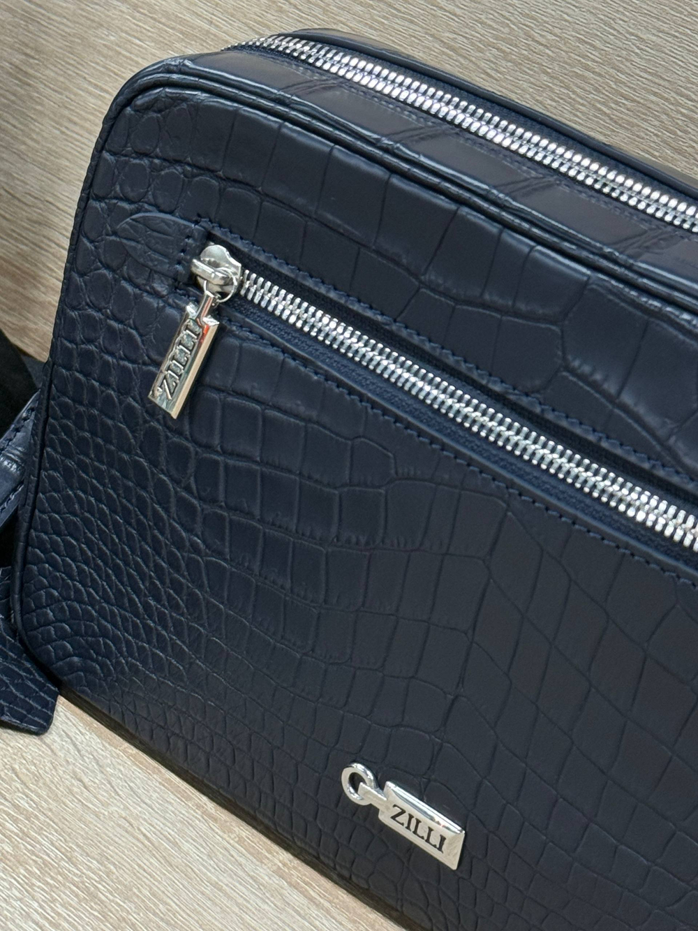 Клатч из кожи крокодила Zilli