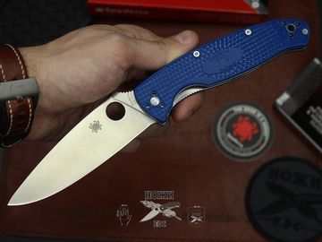 Складной нож Spyderco Resilience Lightweight 142PBL c клинком из стали CPM-S35VN, рукоять FRN