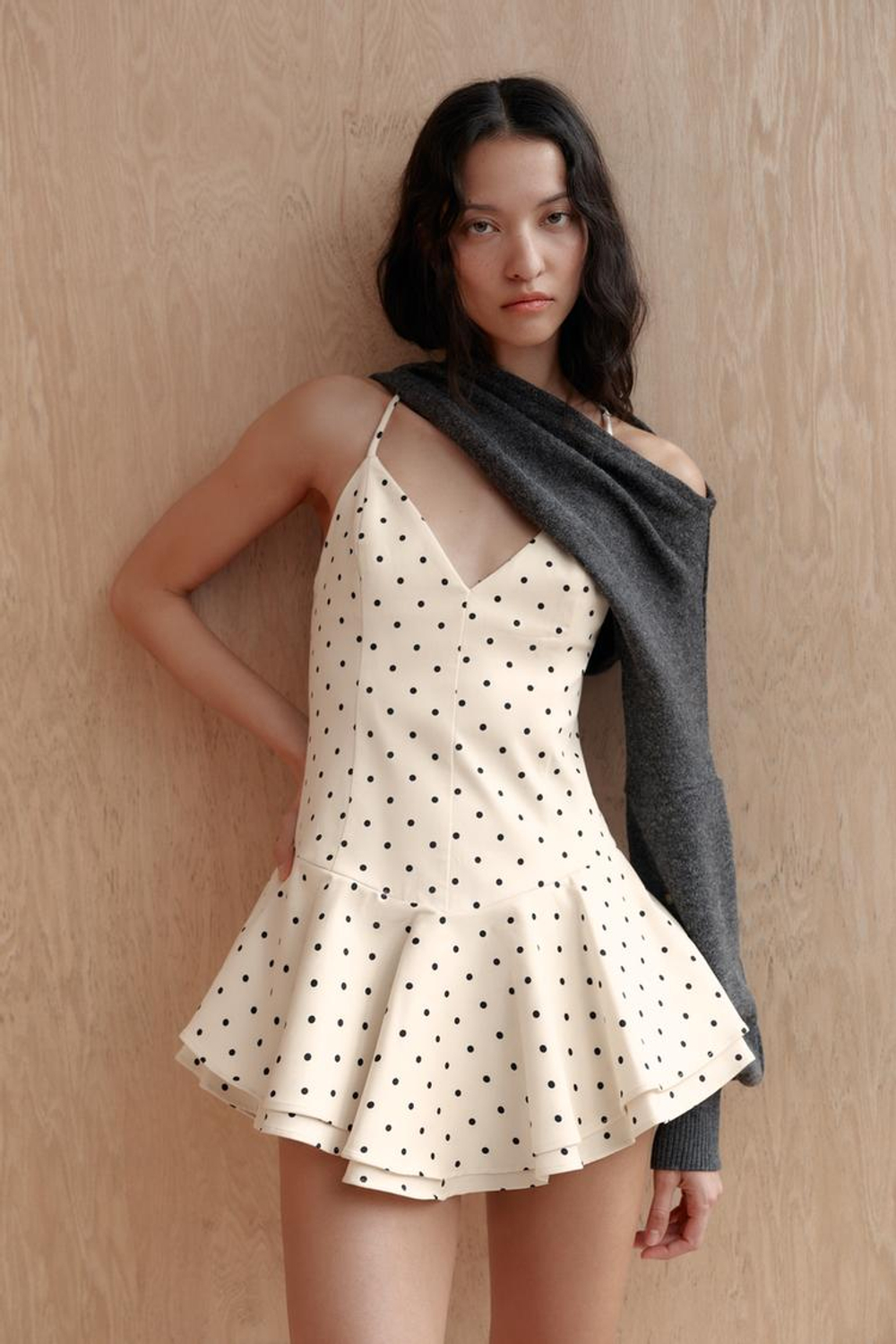 ZARA КОРОТКИЙ КОМБИНЕЗОН В ГОРОШЕК, ЭКРЮ/ЧЕРНЫЙ