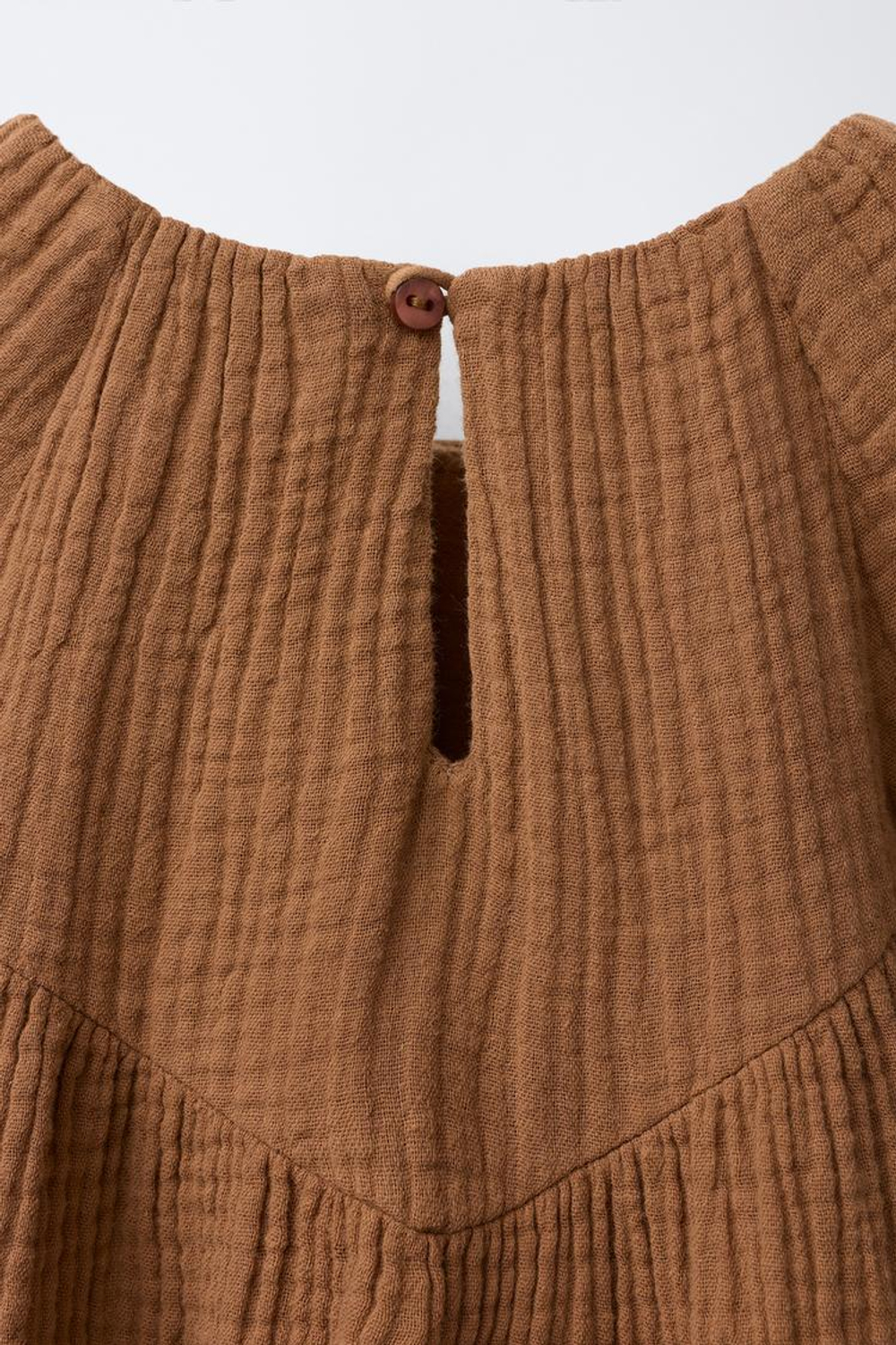 ZARA ПЛАТЬЕ ИЗ ЖАТОЙ ТКАНИ, КАРАМЕЛЬНЫЙ