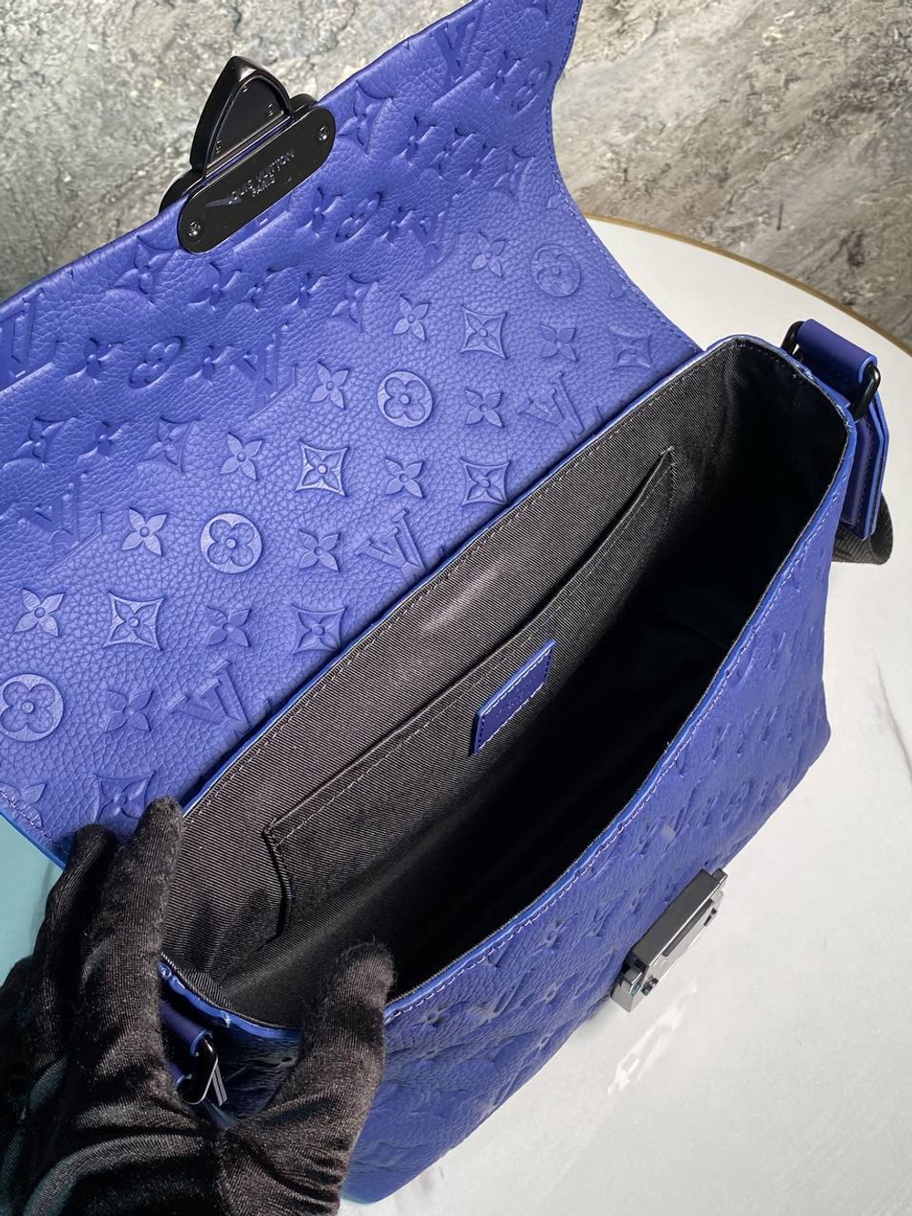 Сумка-мессенджер Louis Vuitton