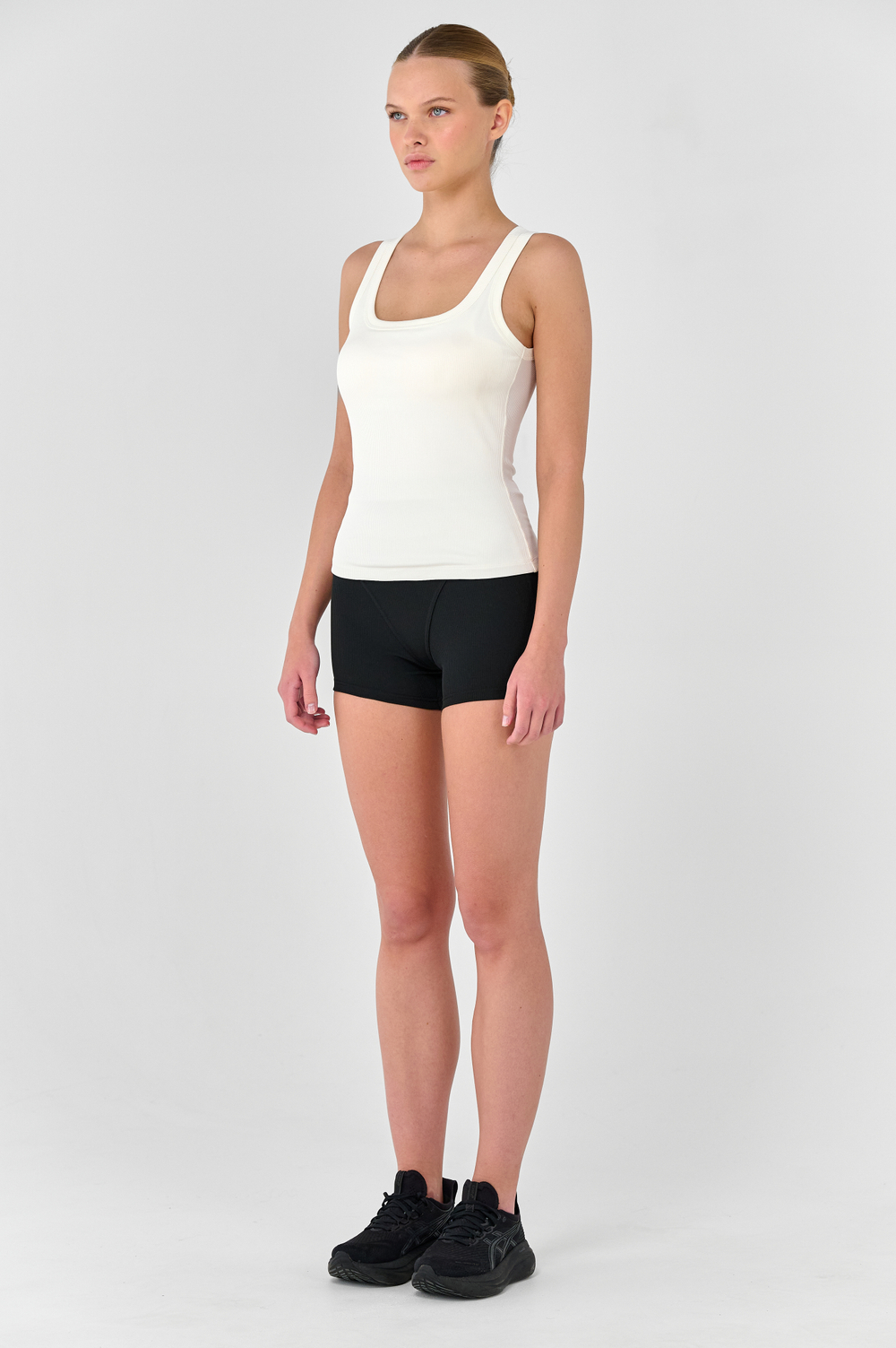 Майка с квадратным вырезом с чашками