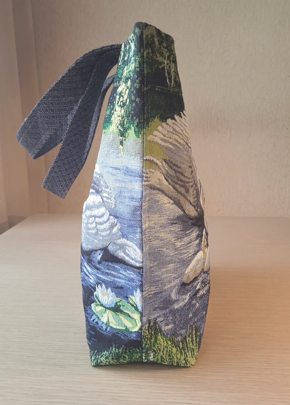 Гобеленовая сумка Лебеди (39х39х12)