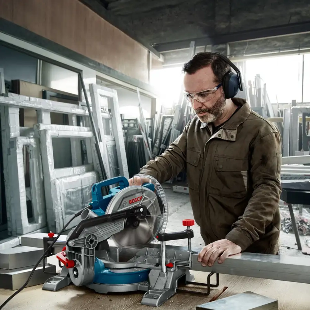 Торцовочная пила GCM 216 BOSCH 0601B33000