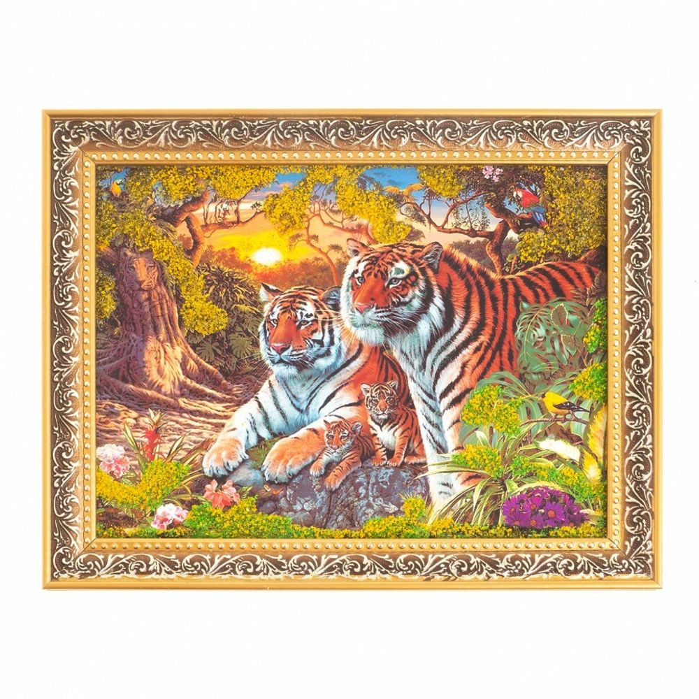 Репродукция &quot;Семья тигров на рассвете&quot; с подсыпкой уральскими минералами в пластиковом багете 18-23см