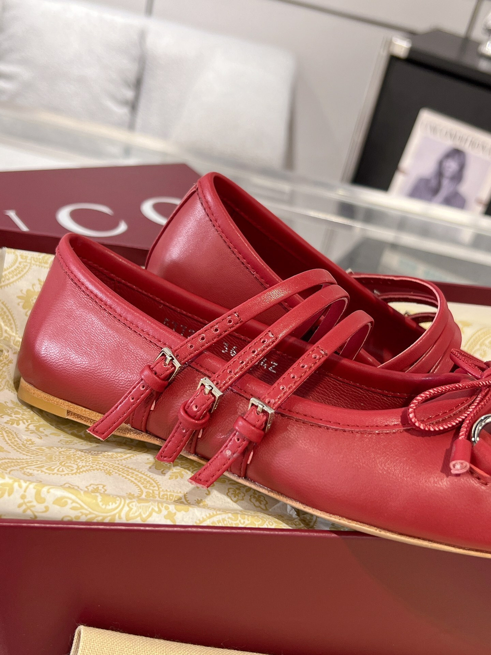 Gucci Flats (2 colors)