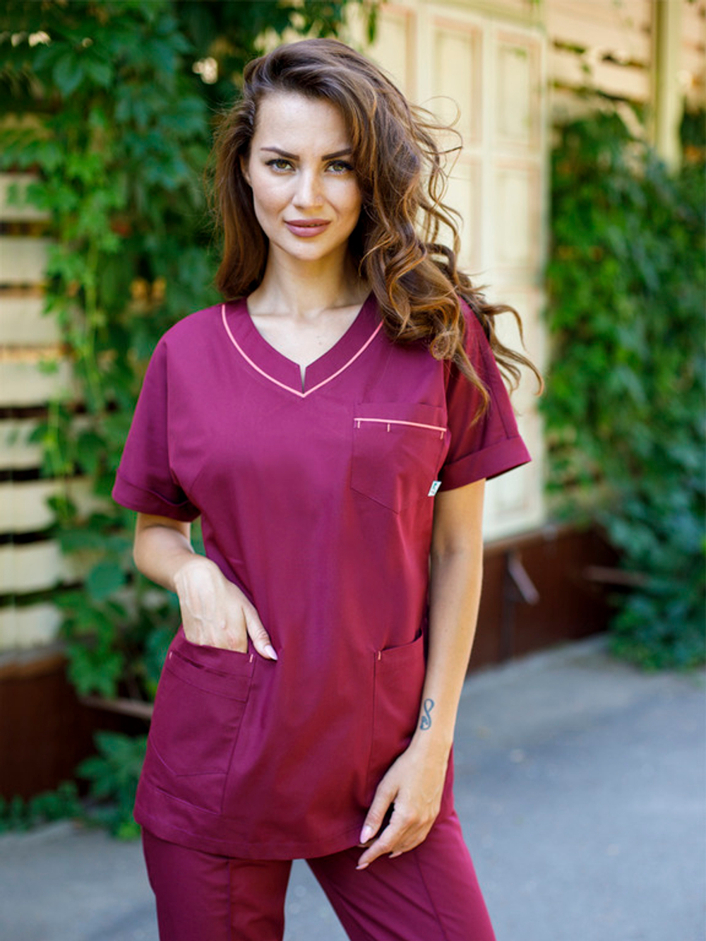 Стильная медицинская блуза от производителя