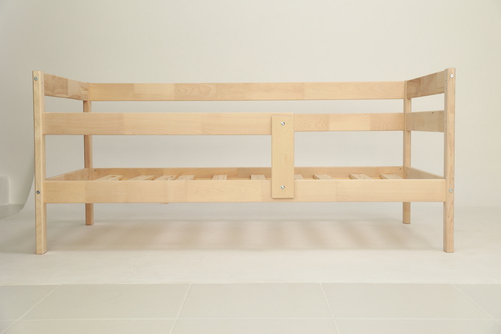 Кровать подростковая "Софа" 140*70 см без покраски 1 борт, (ДМВ)