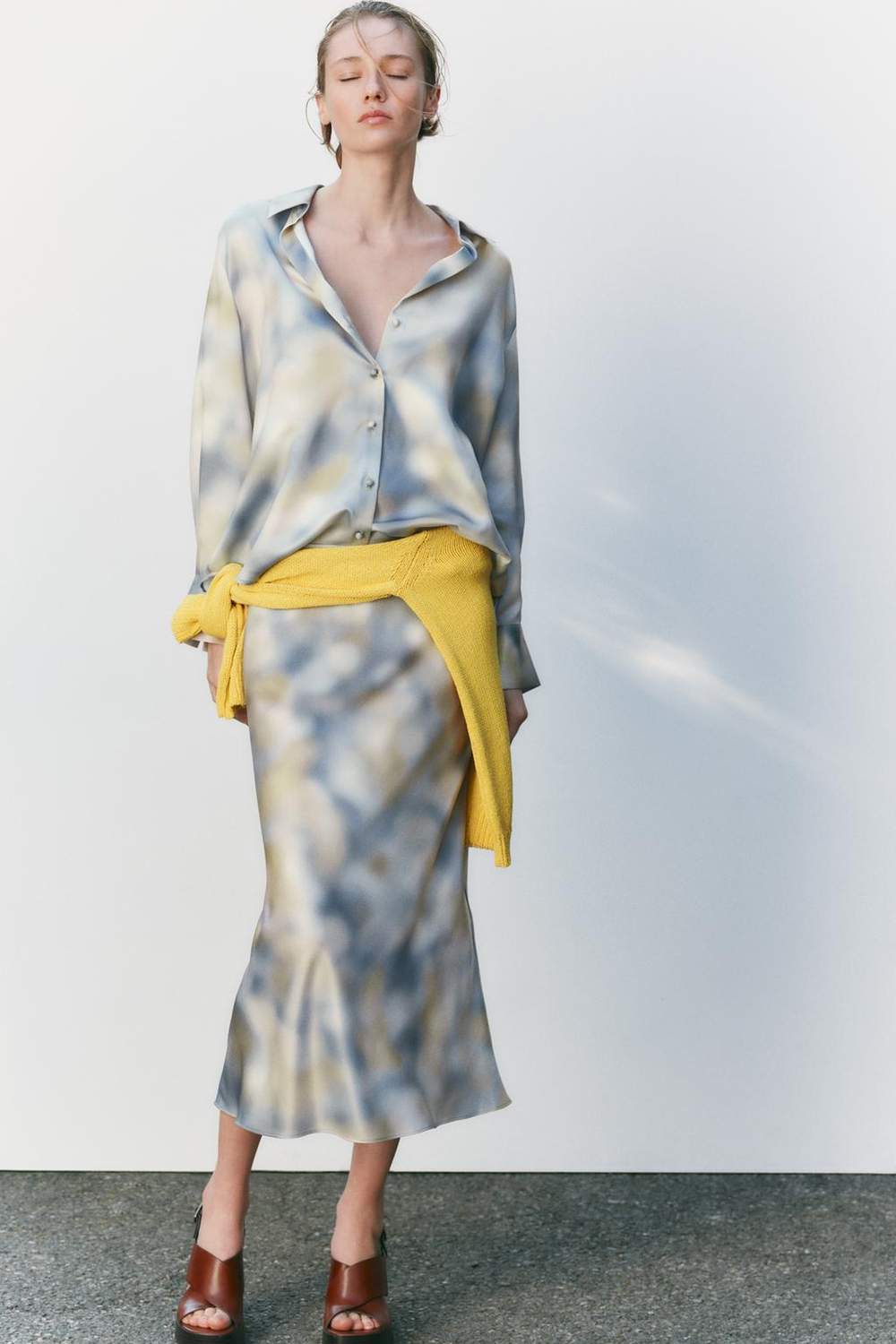 ZARA РУБАШКА ИЗ САТИНА С ПРИНТОМ ТАЙ-ДАЙ, РАЗНОЦВЕТНЫЙ