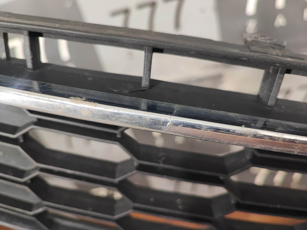 Решетка переднего бампера Skoda Rapid 1 17-20 Б/У Оригинал 5JA853677D