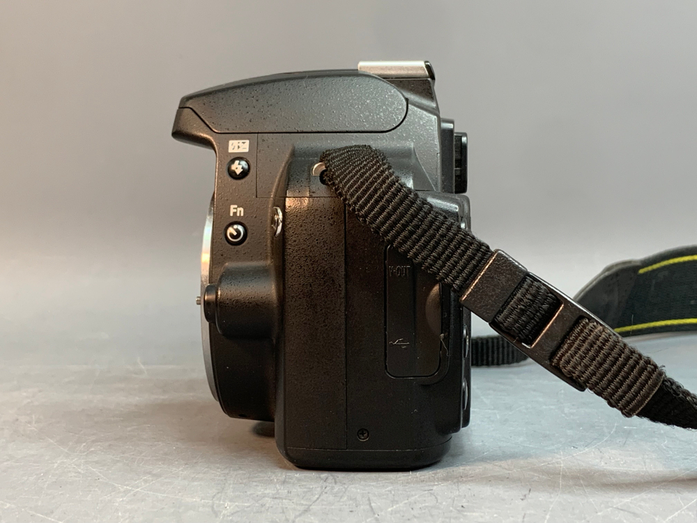 Nikon D40 kit 18-55mm 3.5-5.6G II ED 8.800 кадров