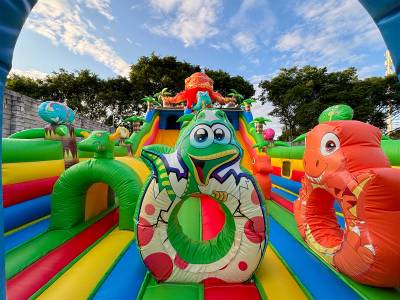 Коммерческий надувной батут «Хамелеон и динозавры Ультра 3» 12*6*6 м