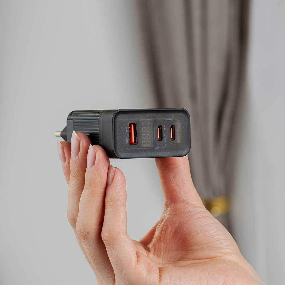 Сетевое зарядное устройство GoGadget CityPump 65W 2хUSB-C 1xUSB-A LCD GaN