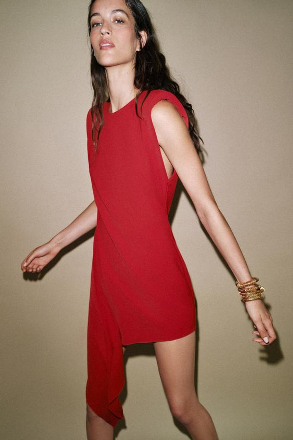 ZARA КОРОТКОЕ АСИММЕТРИЧНОЕ ПЛАТЬЕ С ПОДПЛЕЧНИКАМИ, КРАСНЫЙ